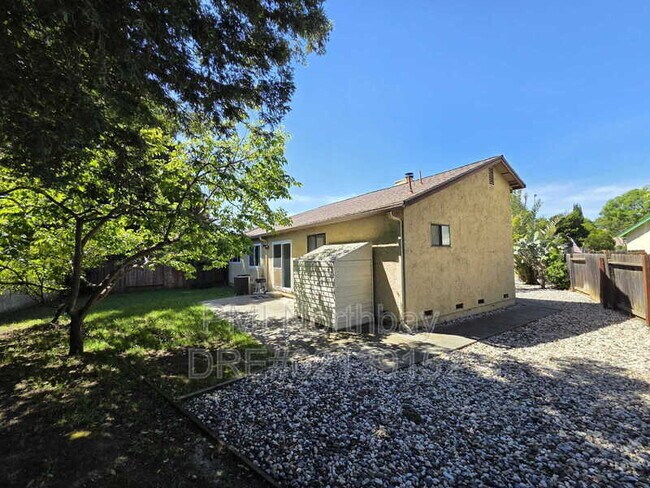 Building Photo - 1152 Hartford Pl