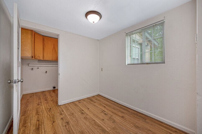 Building Photo - Country living in Beautiful Meadow Vista