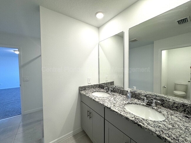 Building Photo - 2958 Sunstar Dr