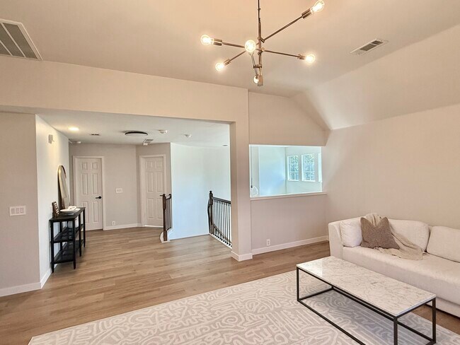 Building Photo - 2414 Thorntree Dr