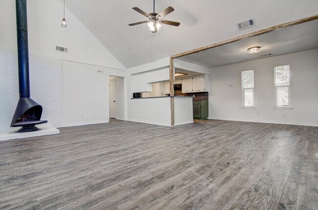 Building Photo - 1807 Briar Hill Dr