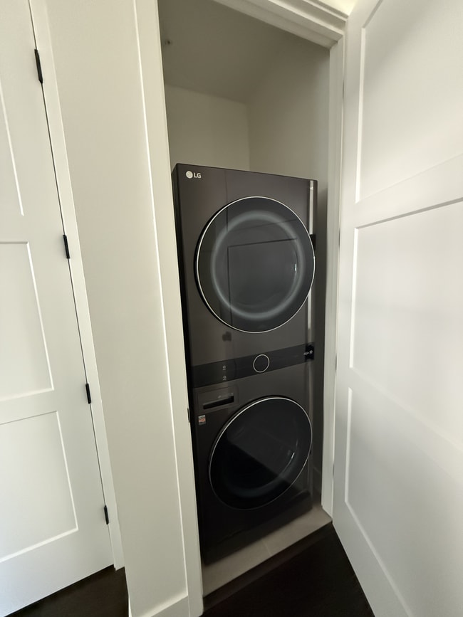 Building Photo - 1604 Winding Creek Way