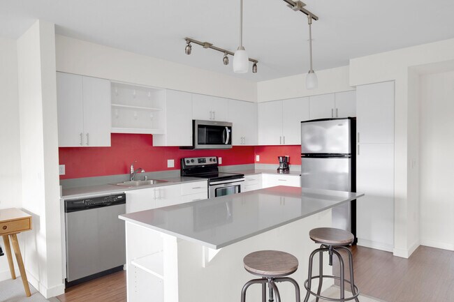 Building Photo - 330 3rd Ave W