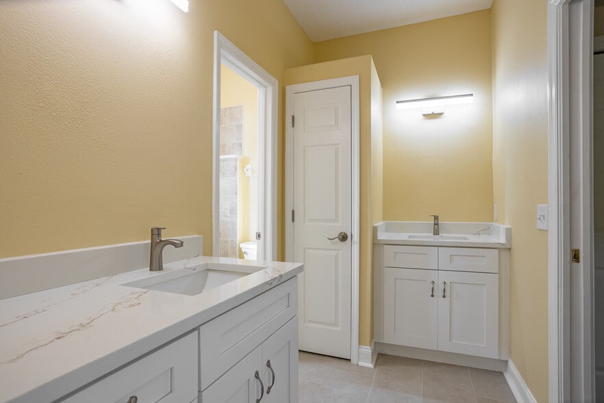 Building Photo - 3204 W Empedrado St