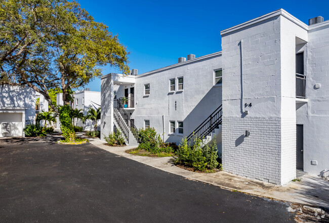 Building Photo - Oasis Palms Apartments