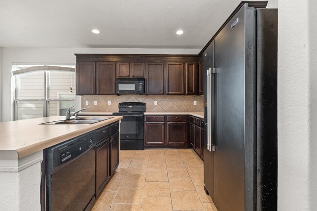 Building Photo - 5938 Cielo Ranch