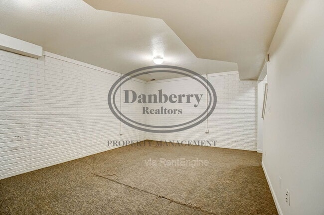 Building Photo - 3733 Willow Run Dr