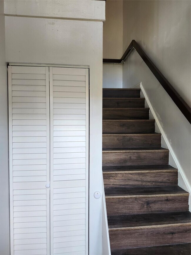 Building Photo - 2944 E Missionwood Ln