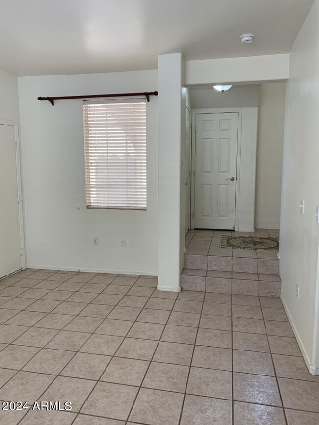 Building Photo - 15233 S 13th Way