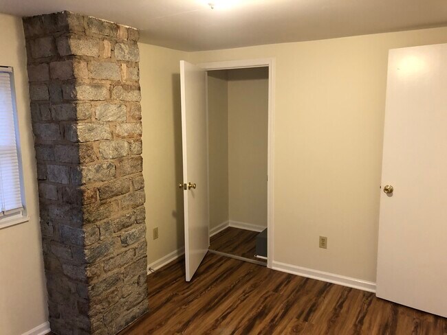 Building Photo - 753 1/2 Sullivant Ave.