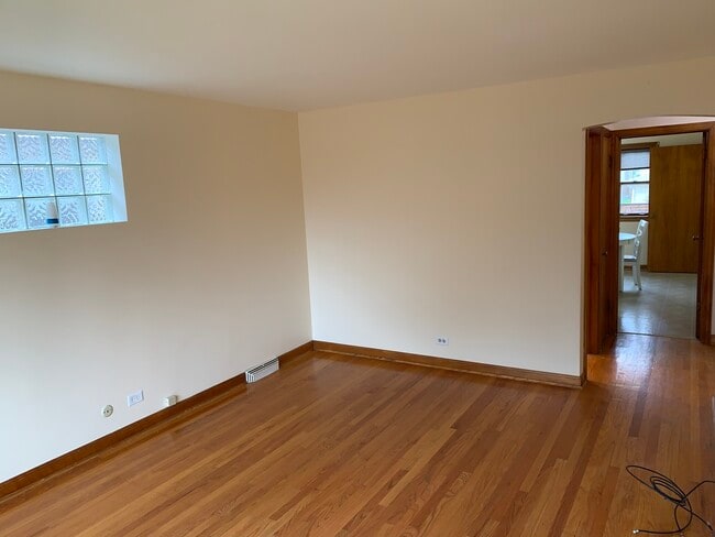 Building Photo - 3826 Clarence Ave