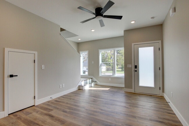 Building Photo - 238 3rd St