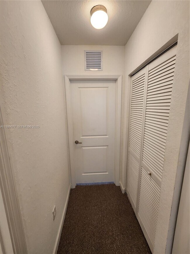 Building Photo - 452 NW 12th Pl