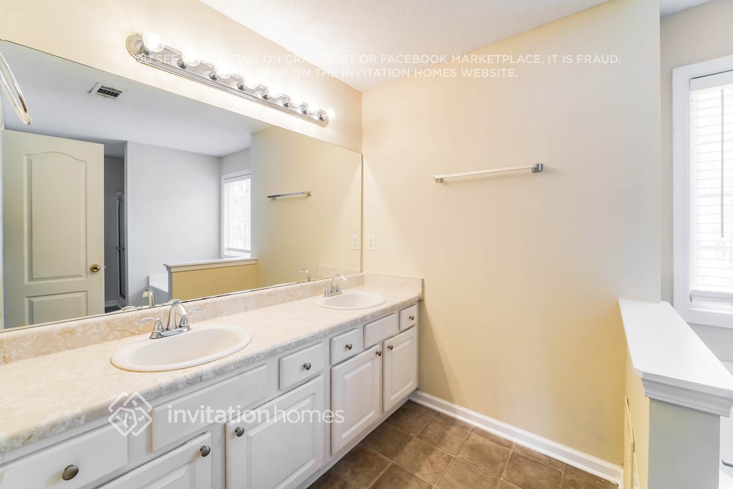 Building Photo - 3061 Ridgeview Dr