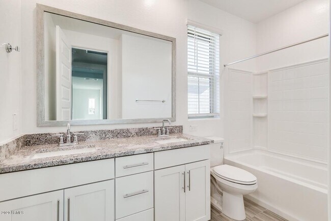 Building Photo - 1070 E Marlin Dr