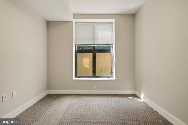 Building Photo - 1435 Chapin St NW