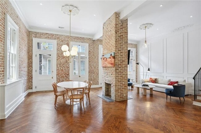 Building Photo - 810 Bourbon St