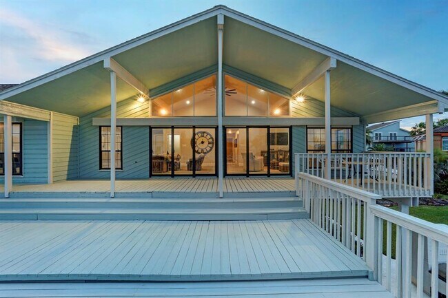 Building Photo - 1239 Hawaii Dr