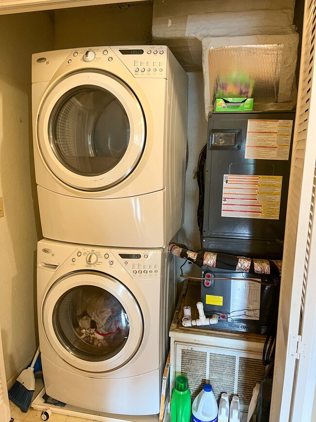 Included washer and dryer - 421 W San Antonio St