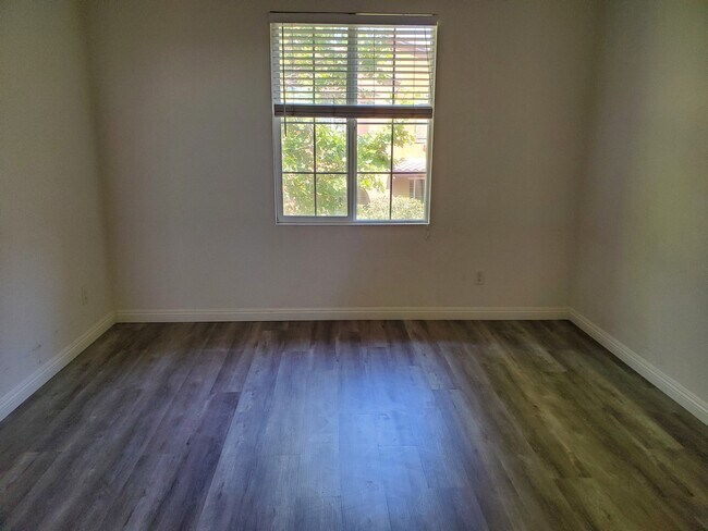 Building Photo - 6108 Alida Row