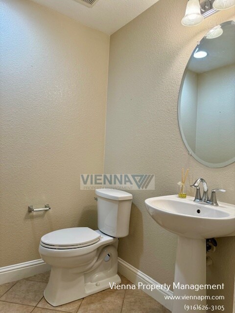 Building Photo - 2108 Las Palomas Loop