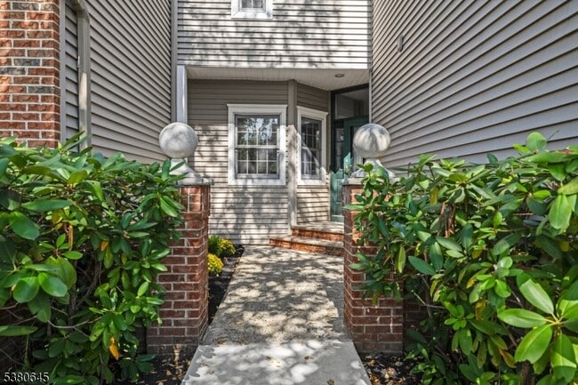 Building Photo - 10 Conklin Ct