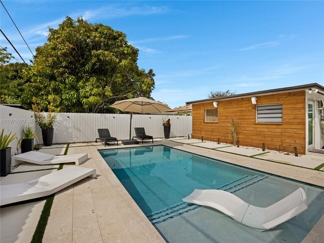 Building Photo - 920 NE 159th St