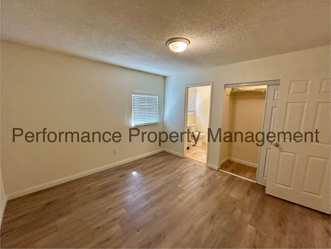 Building Photo - Beautifully Remodeled 4 Bed/2 Bath Home in...