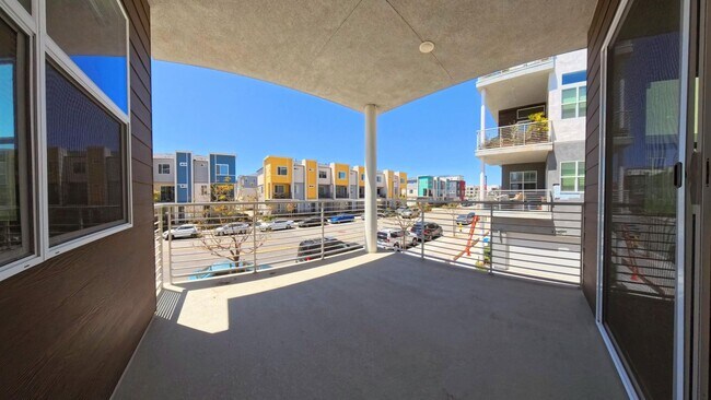 Building Photo - Otay Ranch  3 bd /2 ba Newer Condo w Garage, Laundry + More!