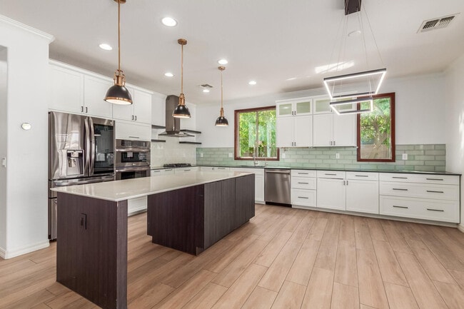 Building Photo - 622 W San Carlos Way