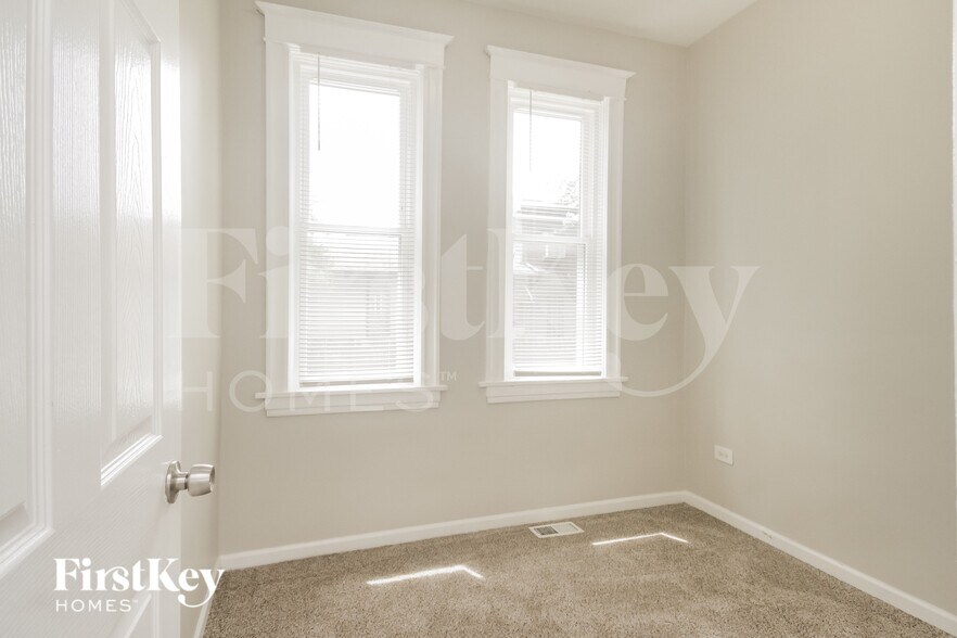 Building Photo - 14522 S Short St