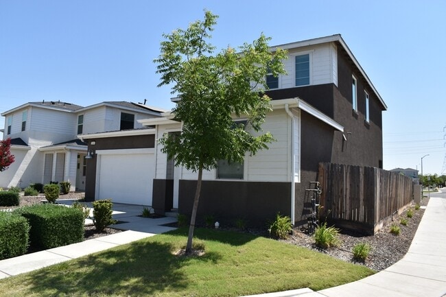 Building Photo - 2446 Cortes Dr