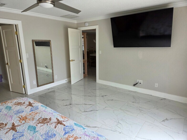 Building Photo - 2460 Deer Creek Country Club Blvd