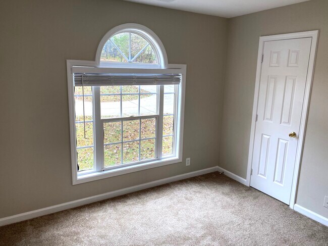 Building Photo - 1945 Grayson Oaks Ct