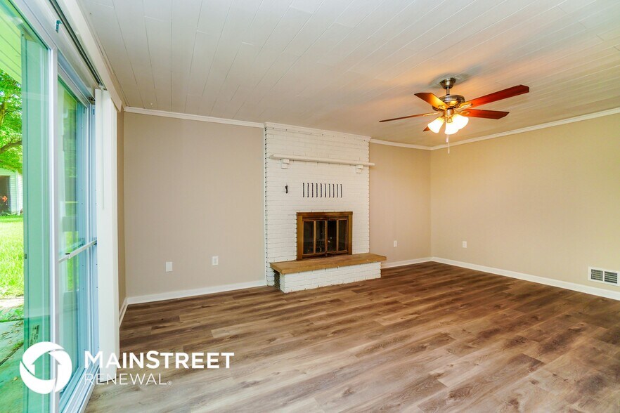 Building Photo - 200 Crestview Dr