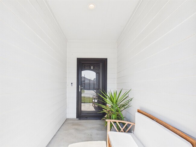 Building Photo - 11020 33rd Ave N