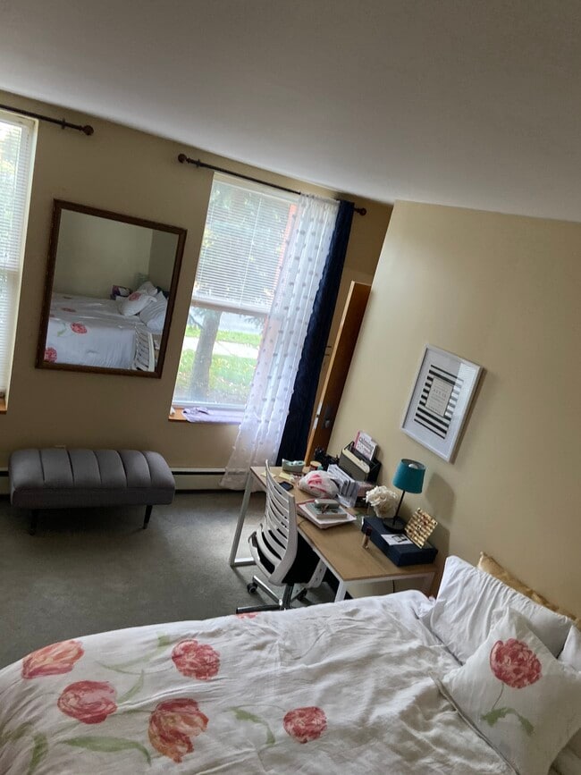 1 Bedroom Bedroom 3 - 112 US Oval