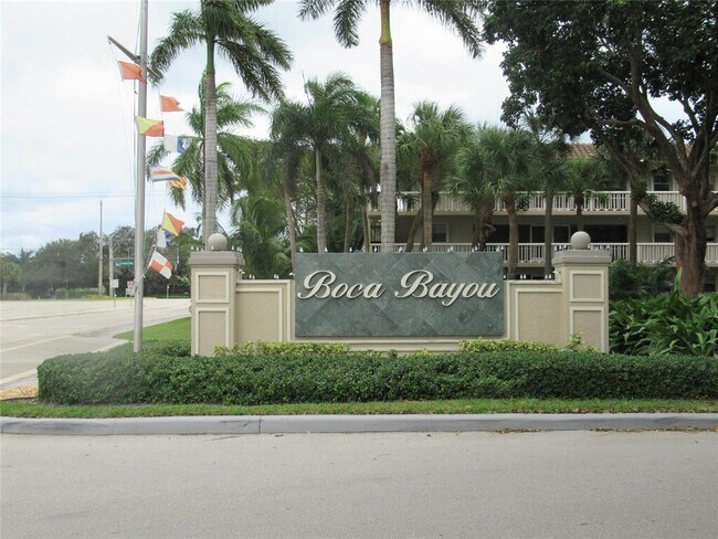 Building Photo - 22 E Royal Palm Rd