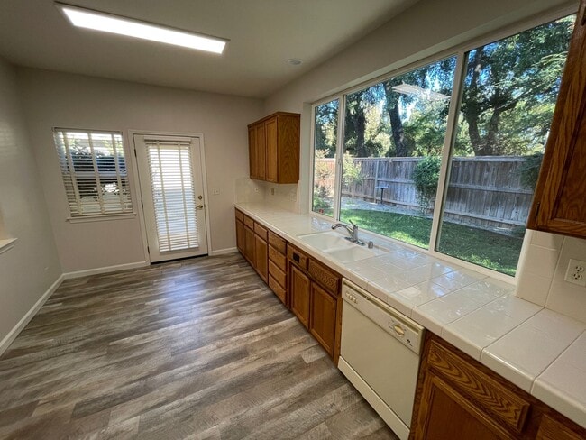 Building Photo - 3 bedroom 2 bath, Mission Ranch Neighborhood, Turnkey ready to move in.