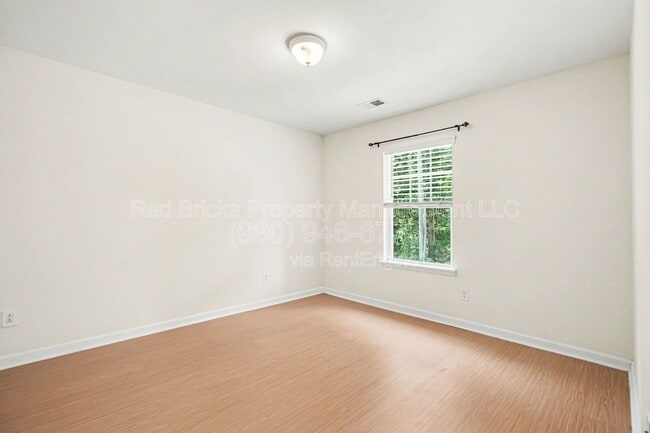 Building Photo - 10420 Benfield Rd