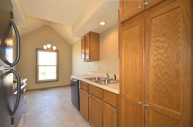 Building Photo - 2 Bed, 2 Bath Platte City Duplex with 2 ca...