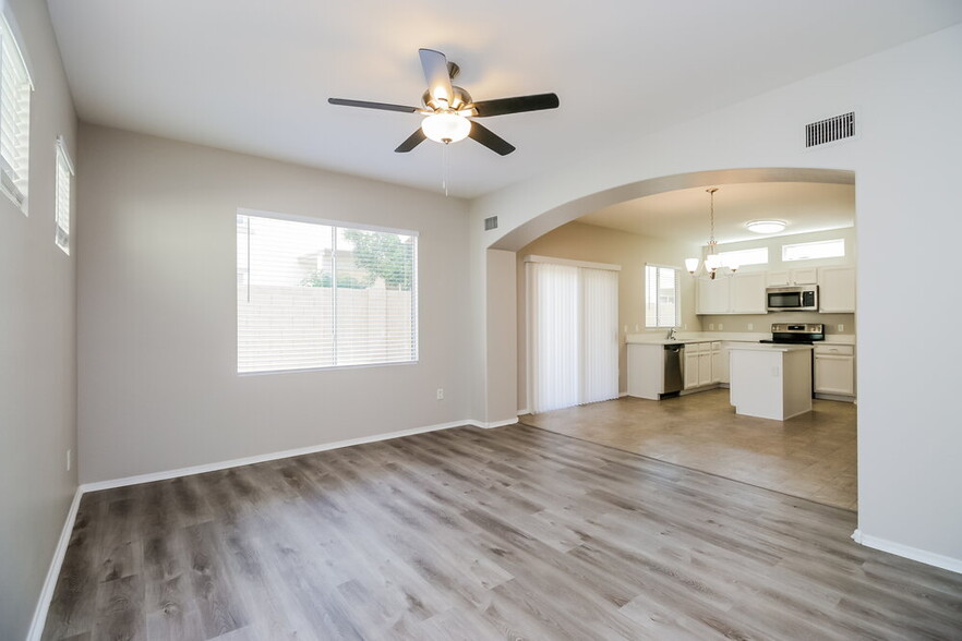 Building Photo - 1447 S Pheasant Dr