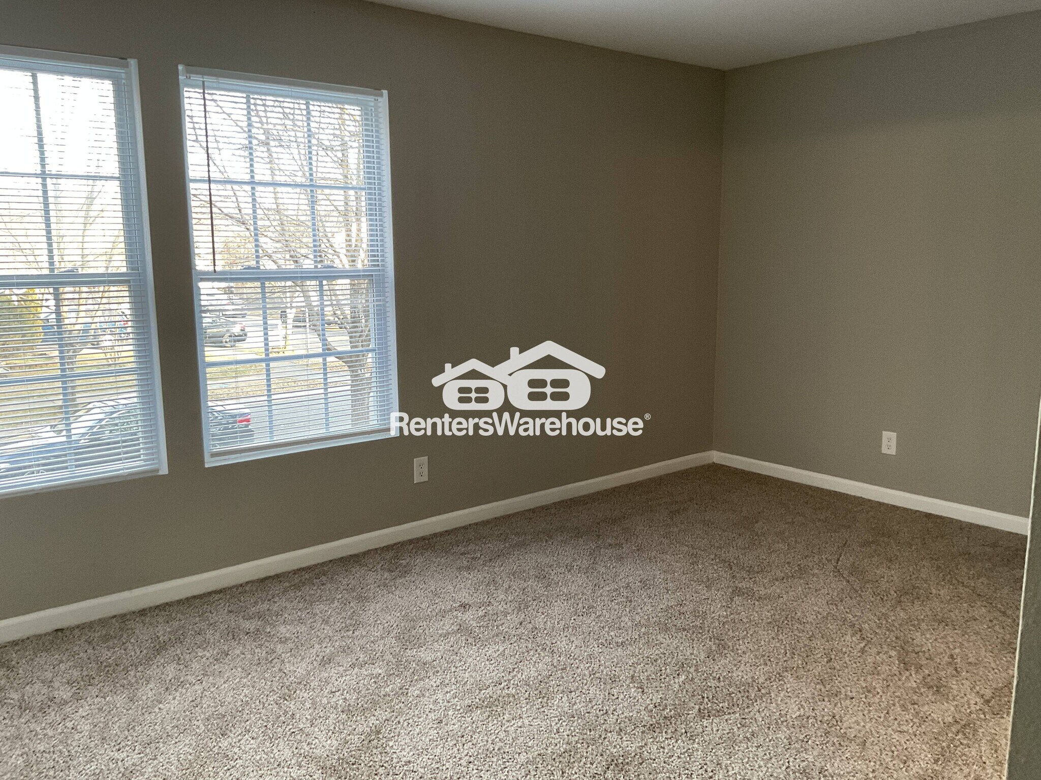 Building Photo - 3107 Meadow Knoll Dr