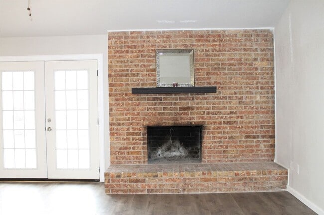 Building Photo - 6409 Macarthur Dr