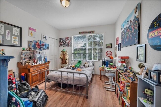 Building Photo - 360 SE Rogers Ct