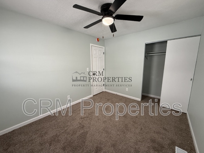 Building Photo - 800 Maumee Dr