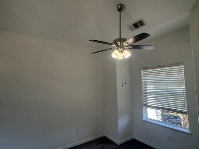 Building Photo - 3530 Brassie Dr