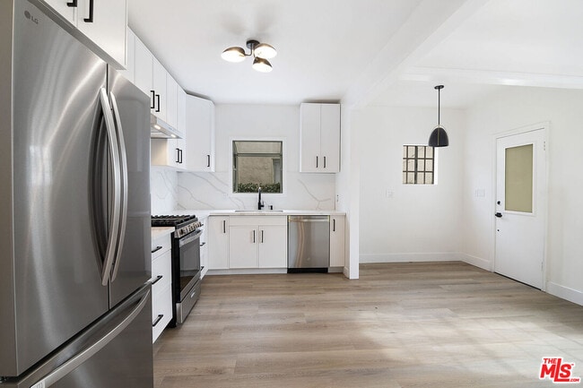 Building Photo - 466 S Orlando Ave