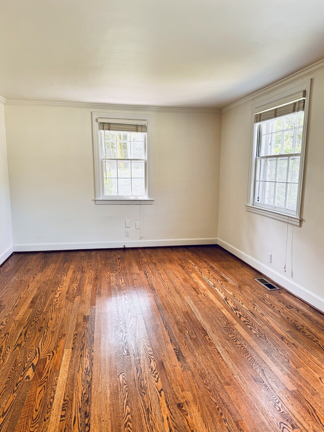 Living room - 3800 Auburn Ln