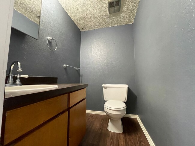Building Photo - Affordable 2 bed in Arts District